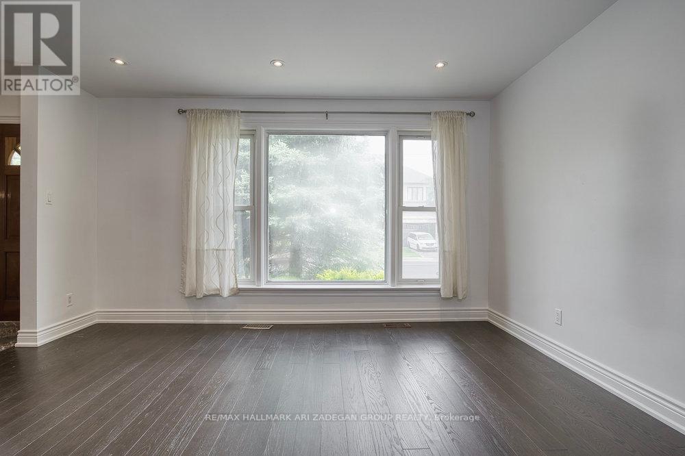 Photo 9 of 402 Centre Street E, Richmond Hill ON