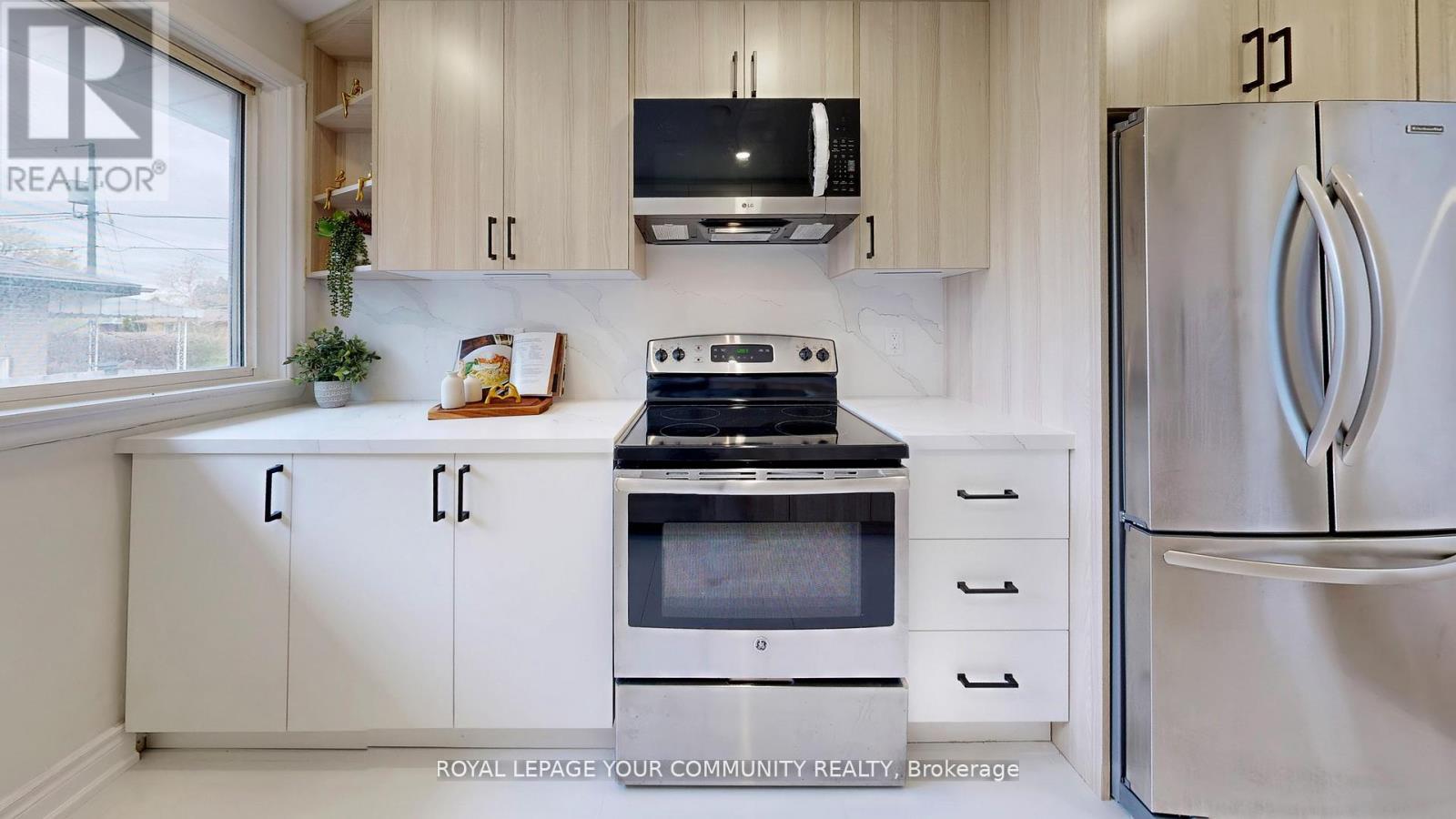 Photo 13 of 446 Lynett Crescent, Richmond Hill ON