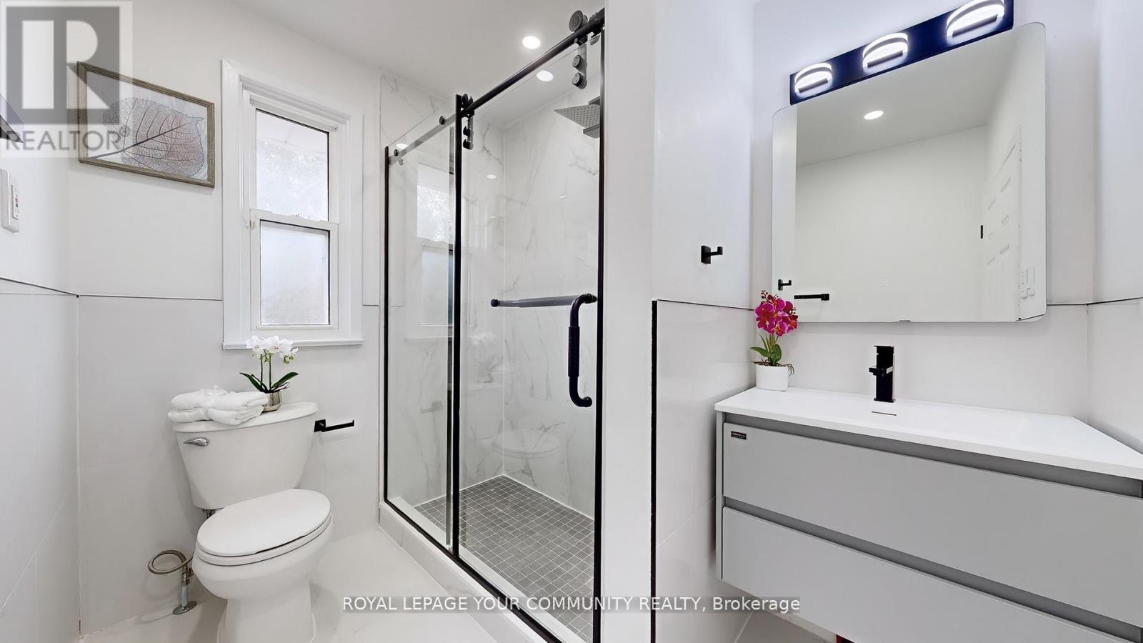 Photo 25 of 446 Lynett Crescent, Richmond Hill ON
