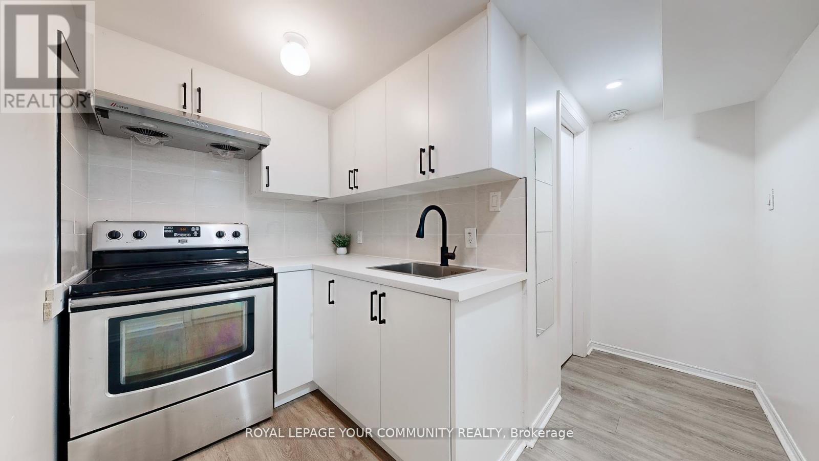 Photo 33 of 446 Lynett Crescent, Richmond Hill ON