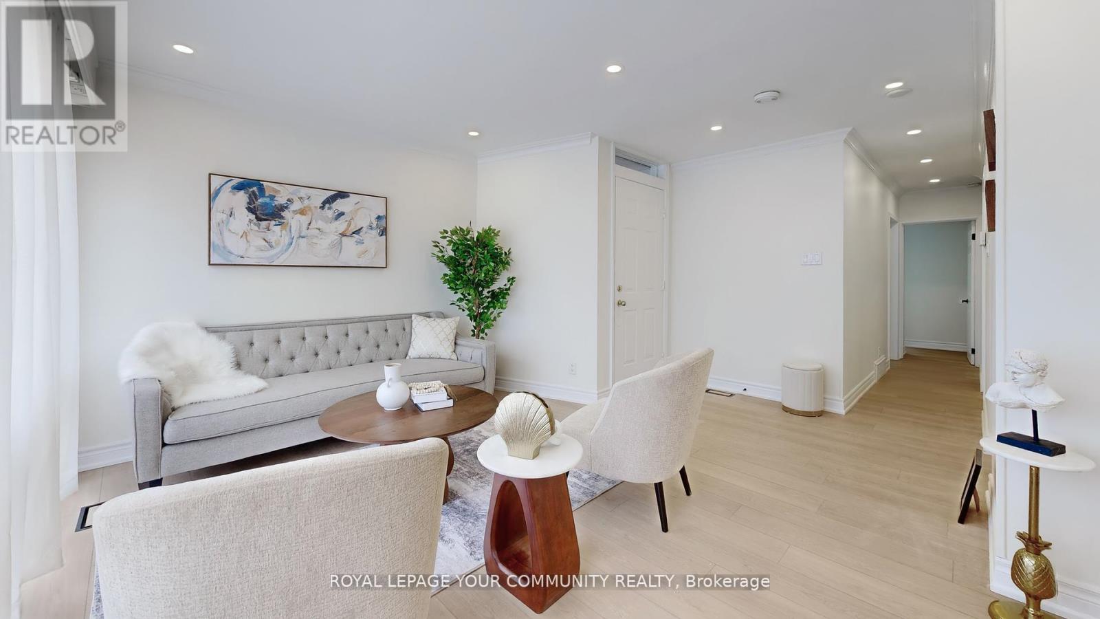Photo 6 of 446 Lynett Crescent, Richmond Hill ON