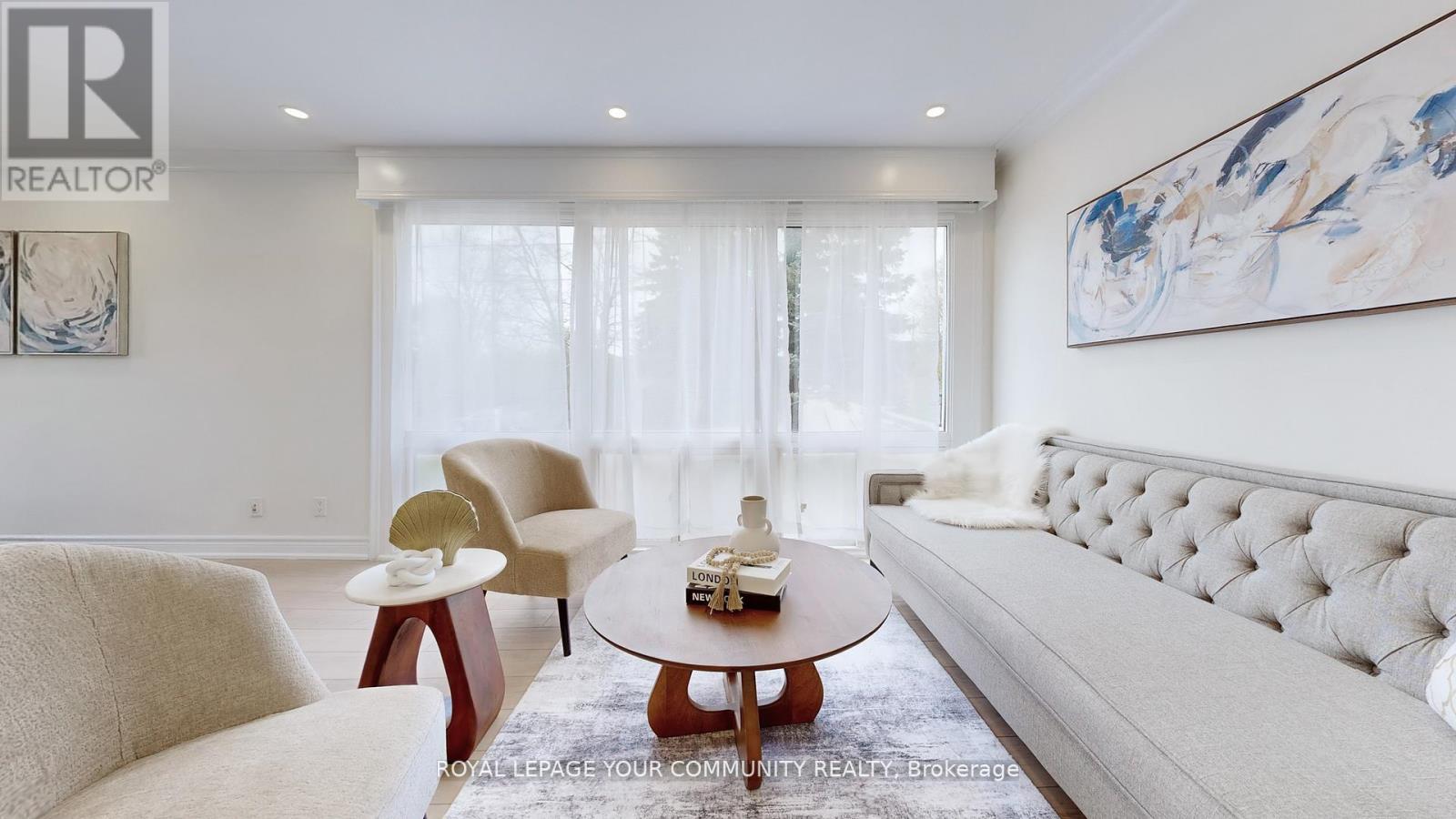 Photo 7 of 446 Lynett Crescent, Richmond Hill ON