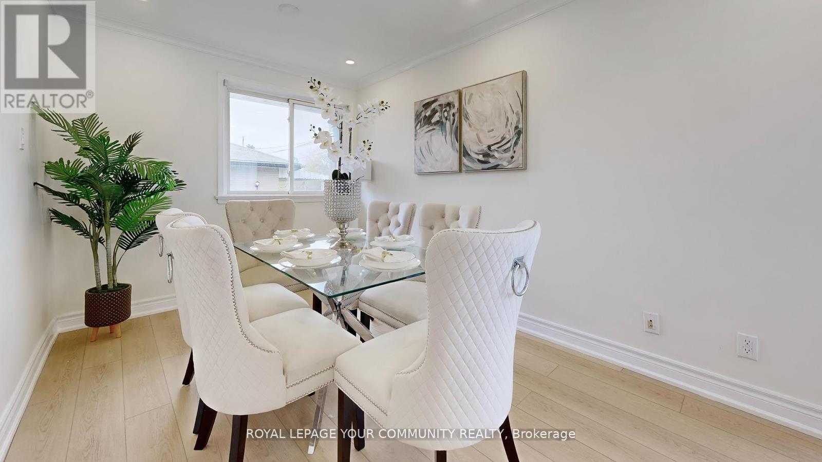 Photo 8 of 446 Lynett Crescent, Richmond Hill ON
