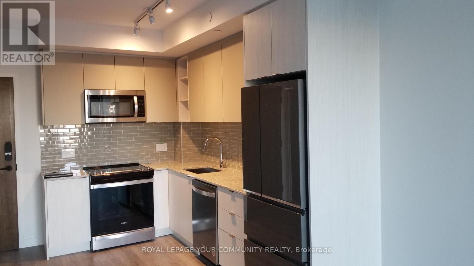 Photo 5 of 323 100 Eagle Rock Way, Vaughan ON