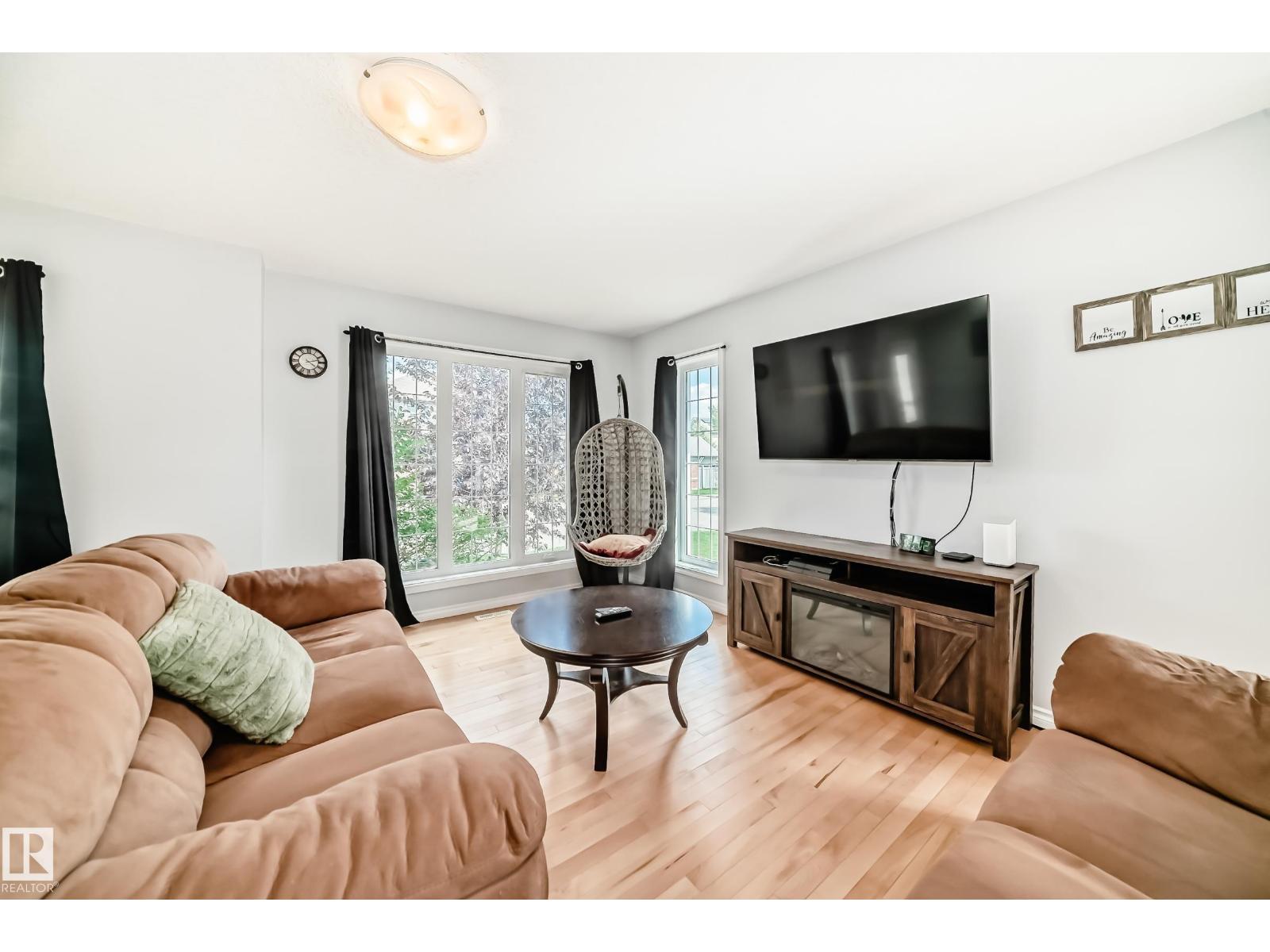Photo 9 of 8920 218 St Nw, Edmonton AB