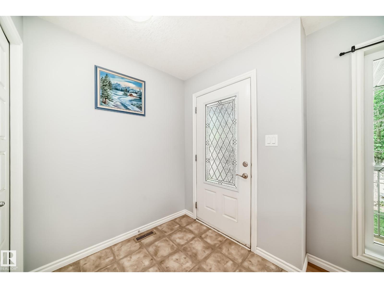 Photo 15 of 8920 218 St Nw, Edmonton AB