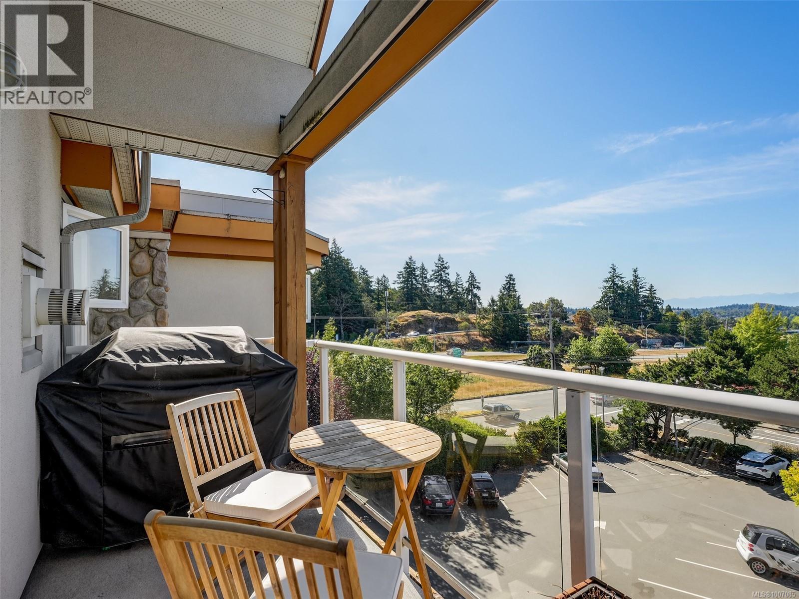 Single Family House for Sale in   Marsett Pl Saanich 
