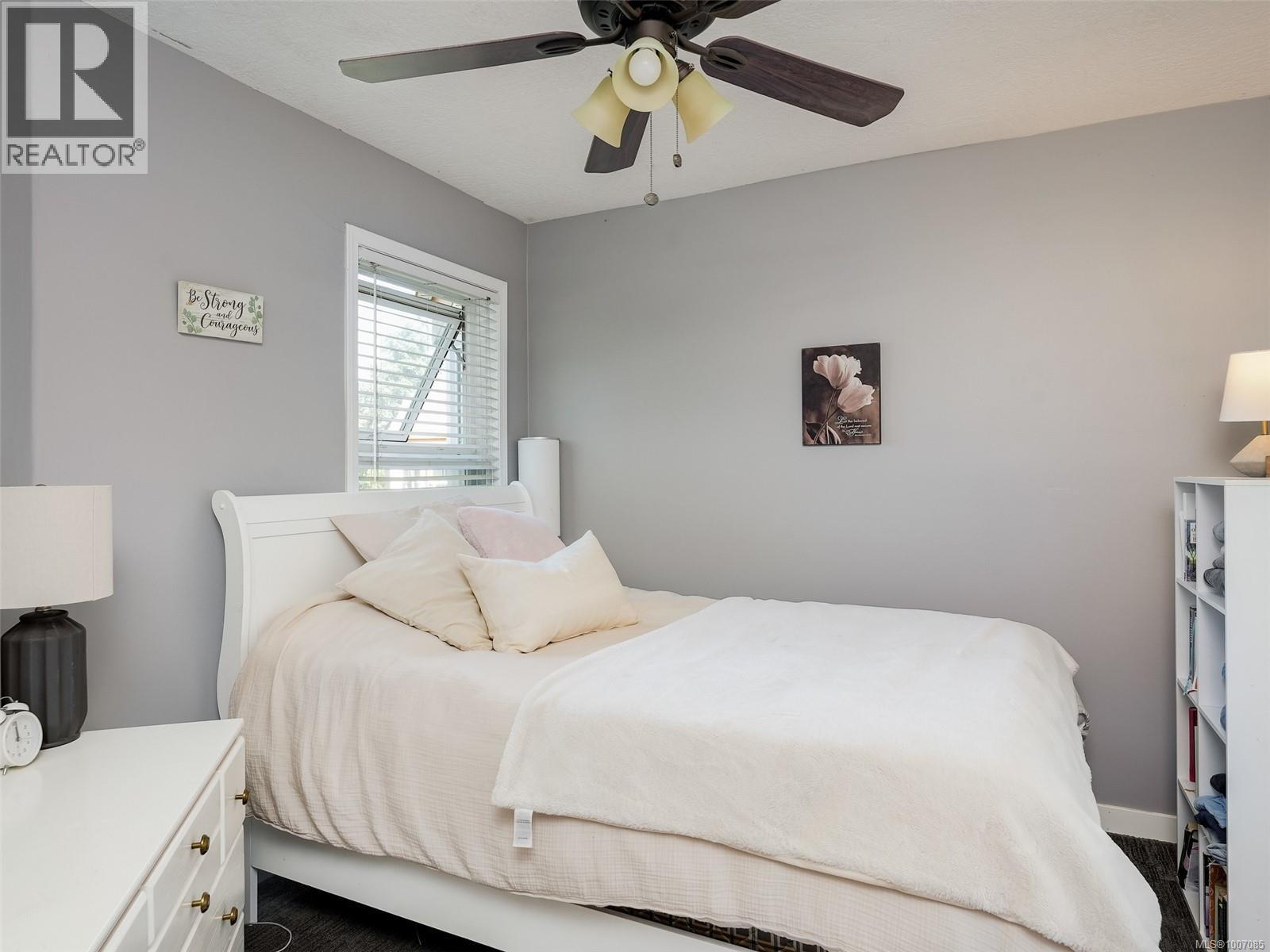 Single Family House for Sale in   Marsett Pl Saanich 