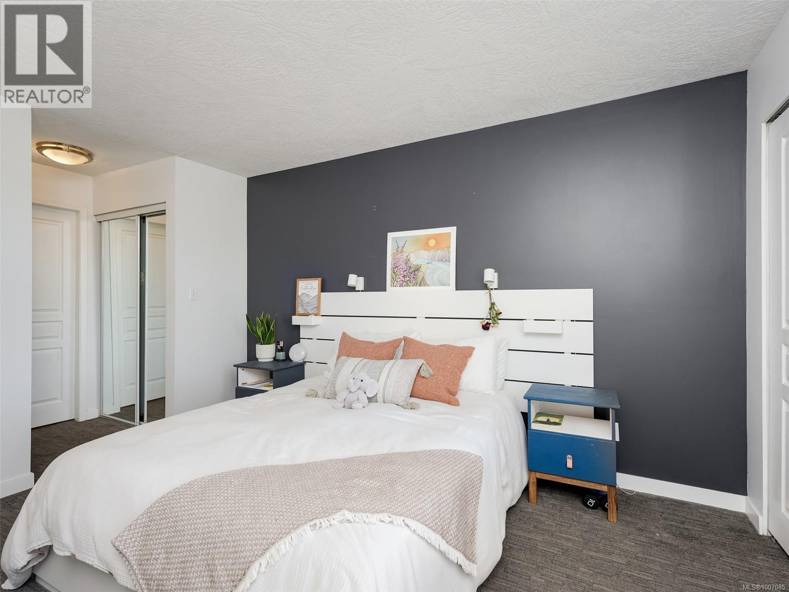 Single Family House for Sale in   Marsett Pl Saanich 