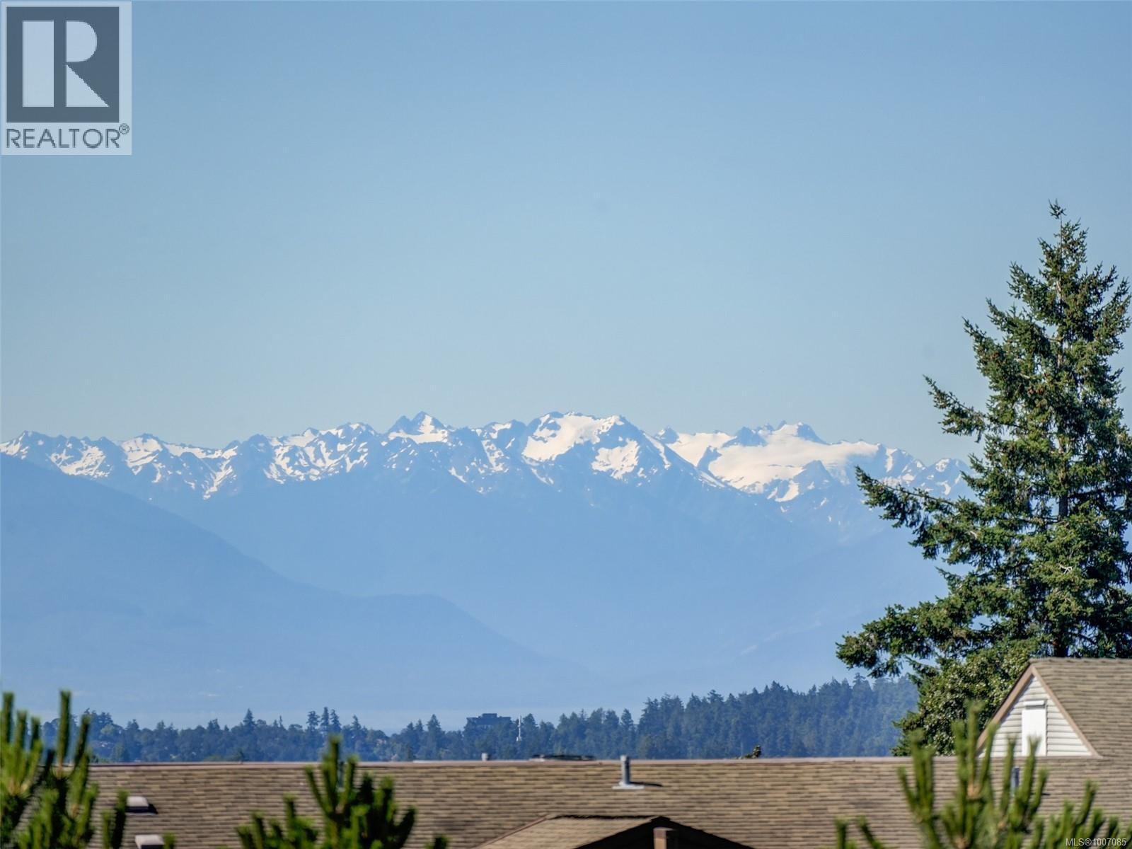 Single Family House for Sale in   Marsett Pl Saanich 