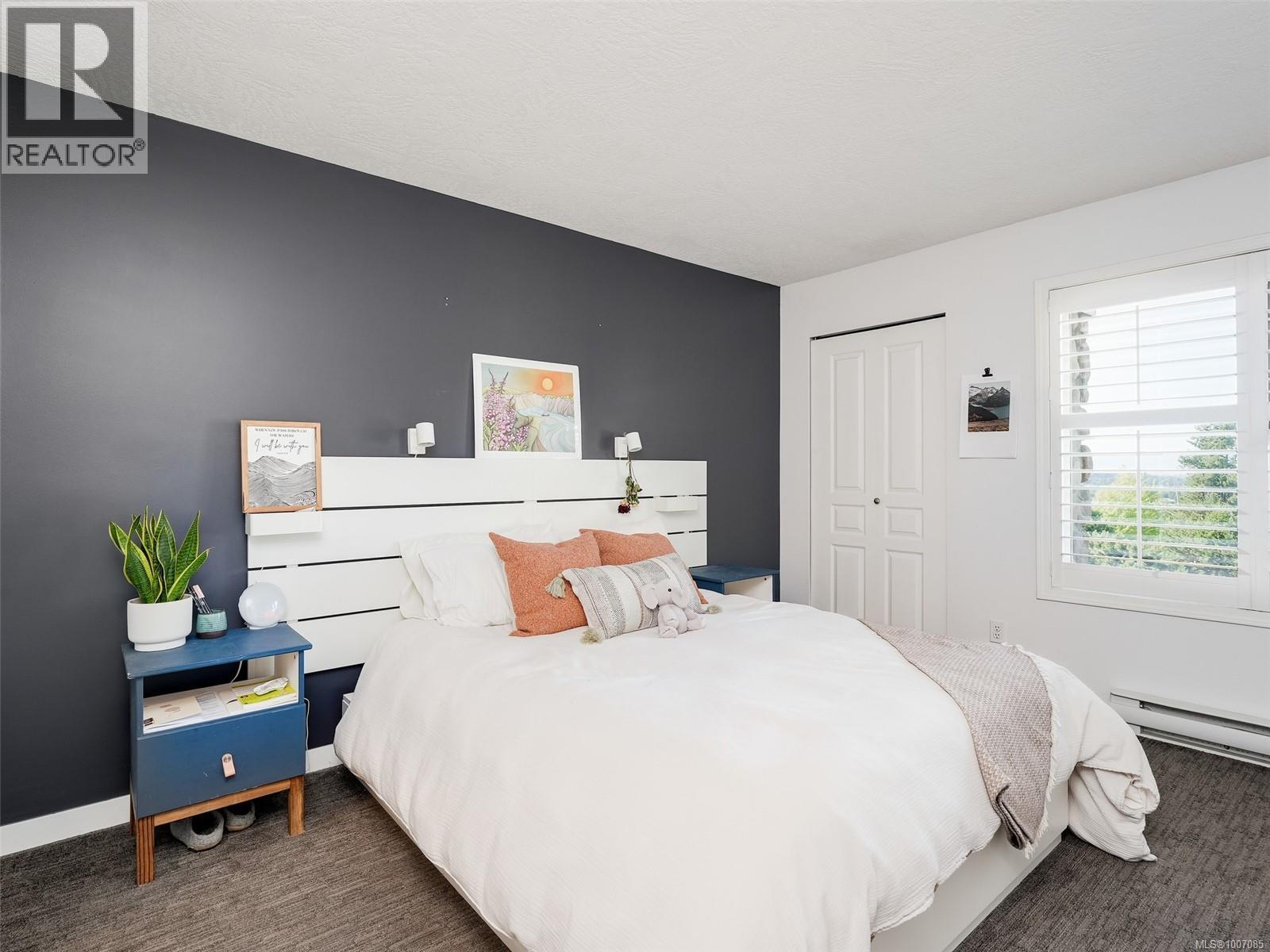 Single Family House for Sale in   Marsett Pl Saanich 