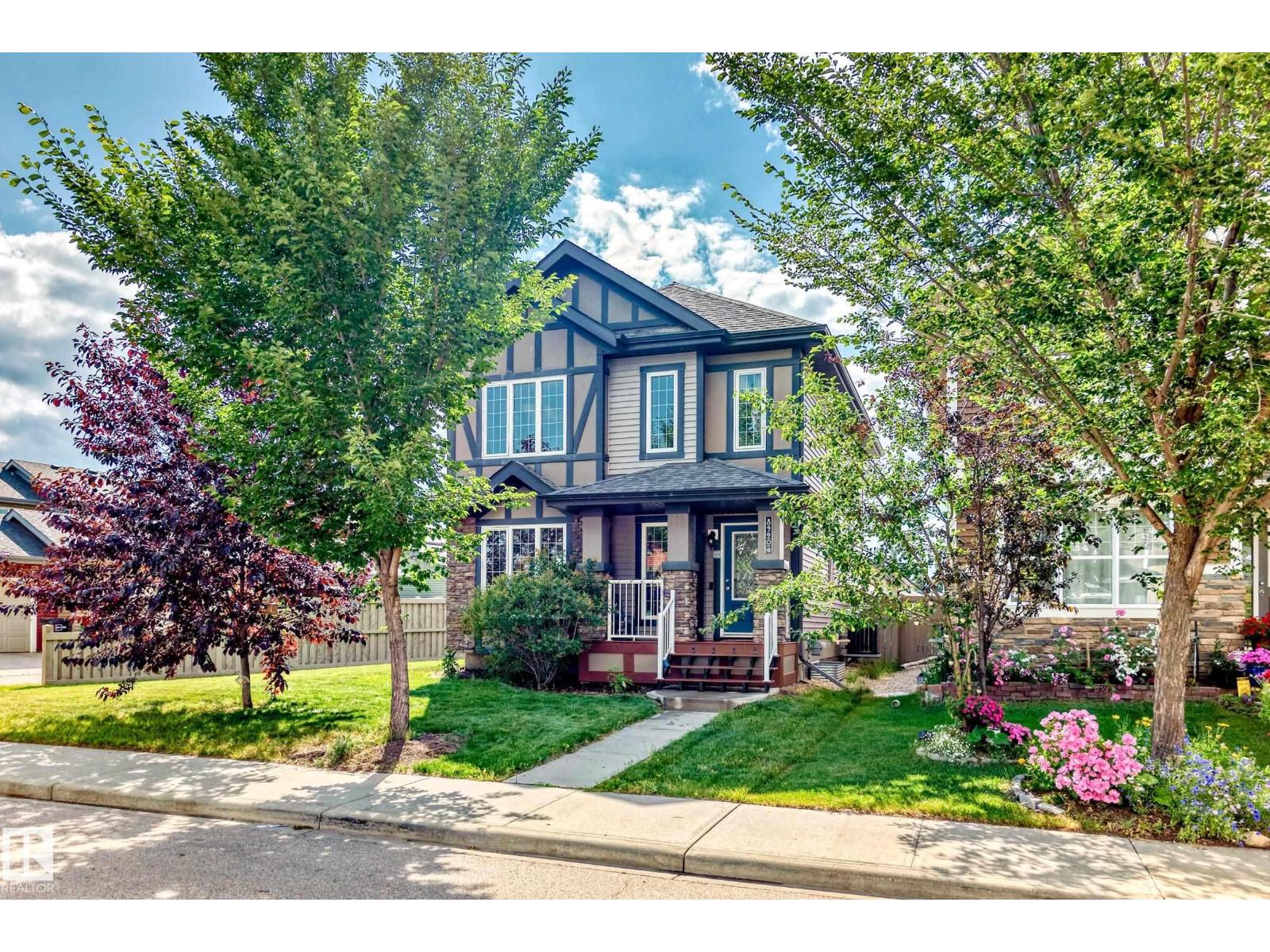 Photo 5 of 8920 218 St Nw, Edmonton AB