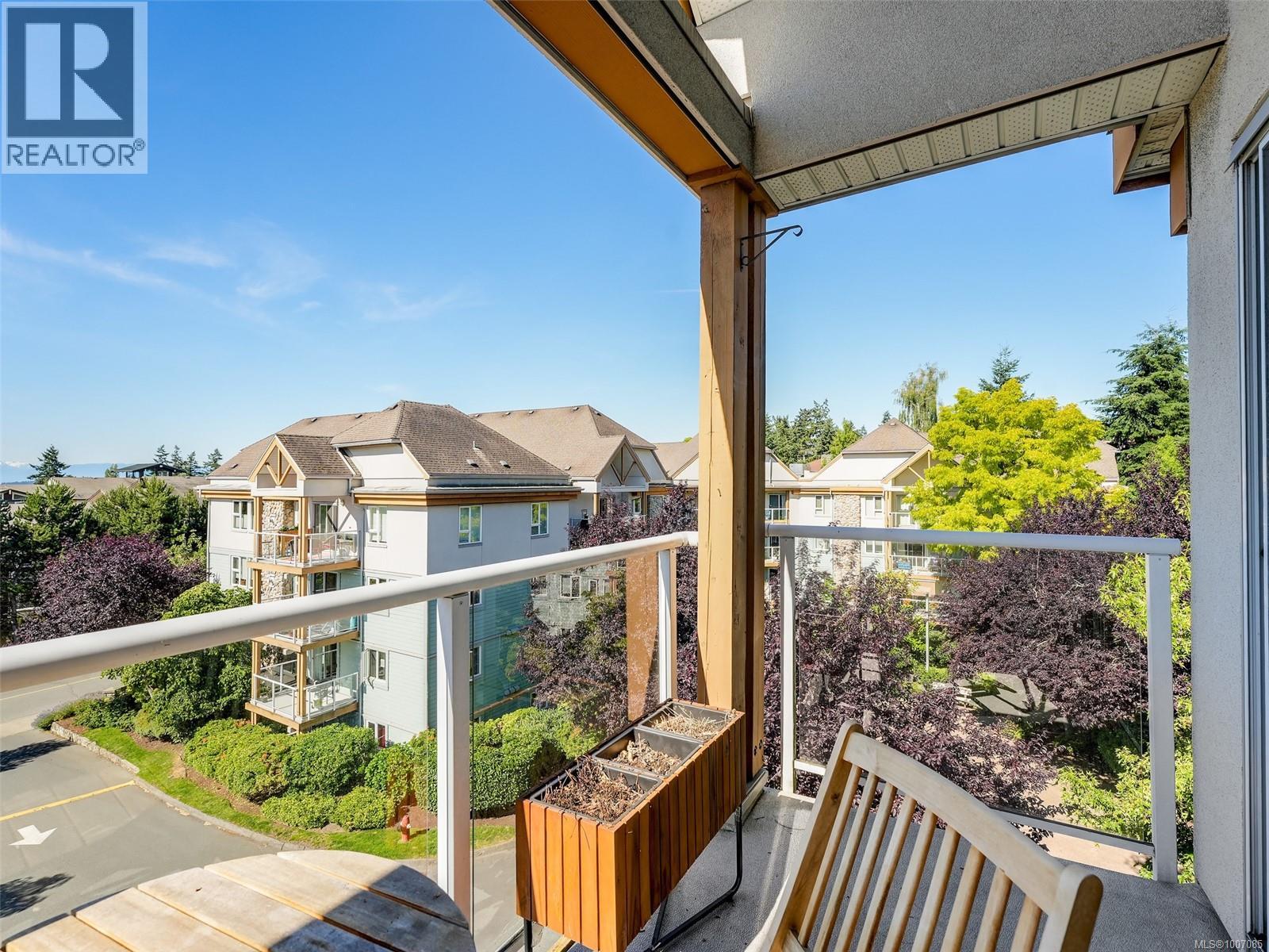 Single Family House for Sale in   Marsett Pl Saanich 