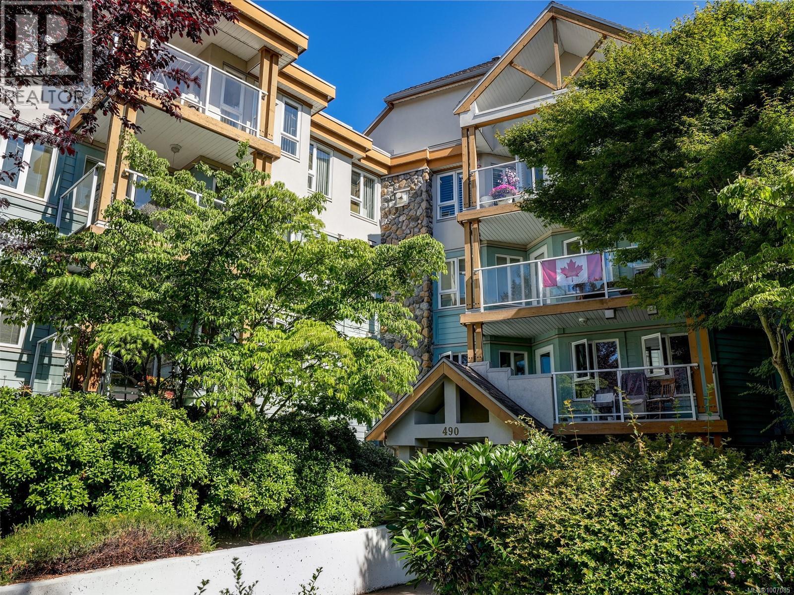 Single Family House for Sale in   Marsett Pl Saanich 