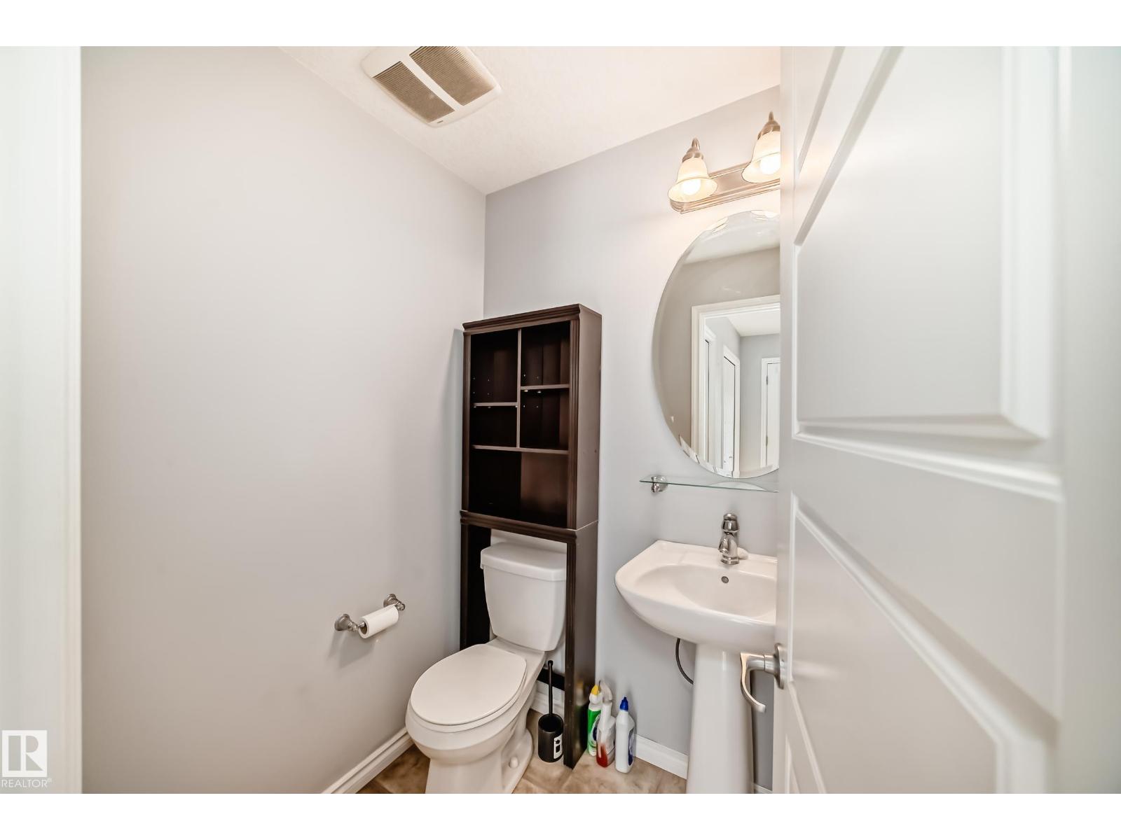 Photo 10 of 8920 218 St Nw, Edmonton AB