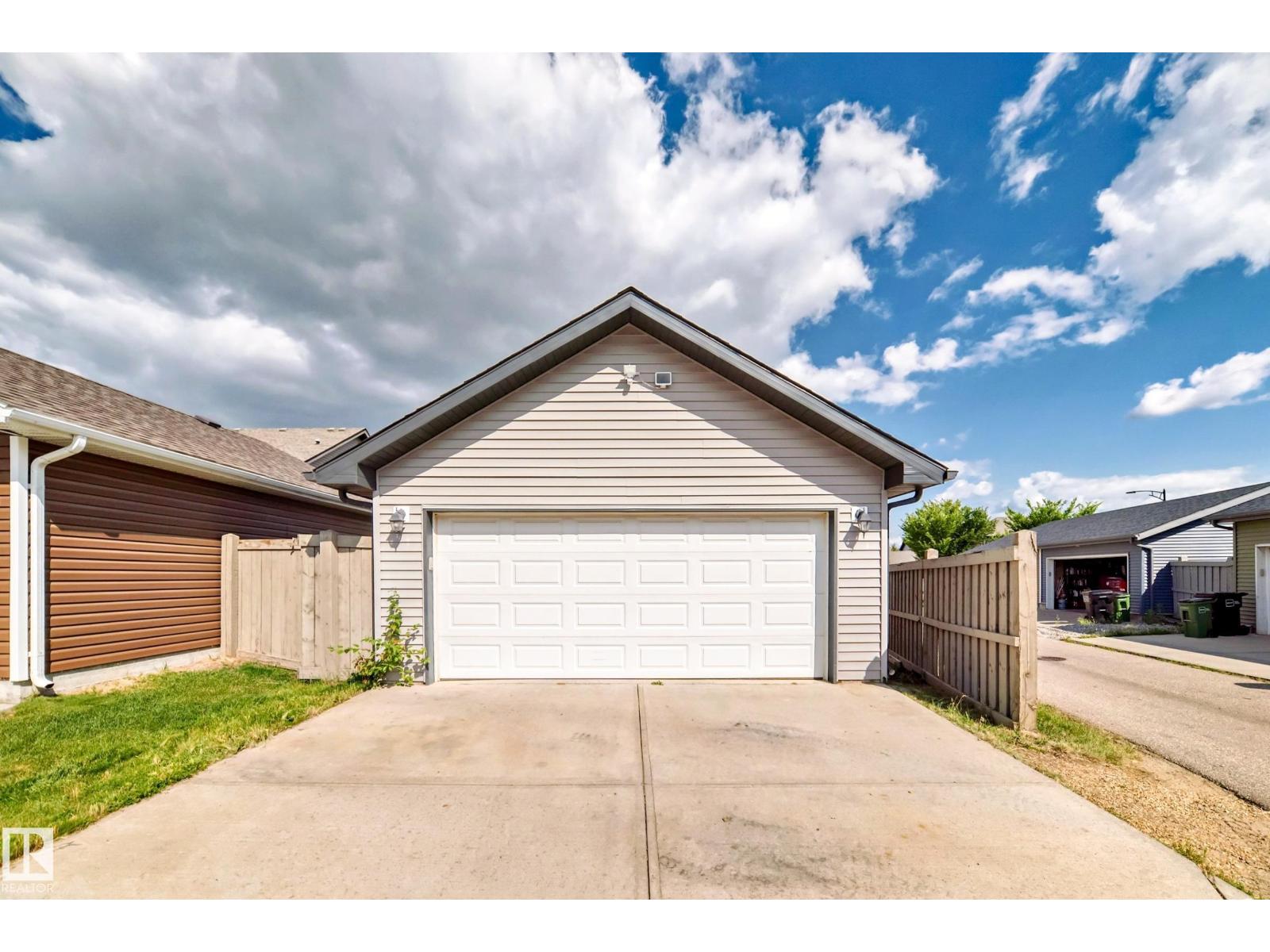 Photo 32 of 8920 218 St Nw, Edmonton AB