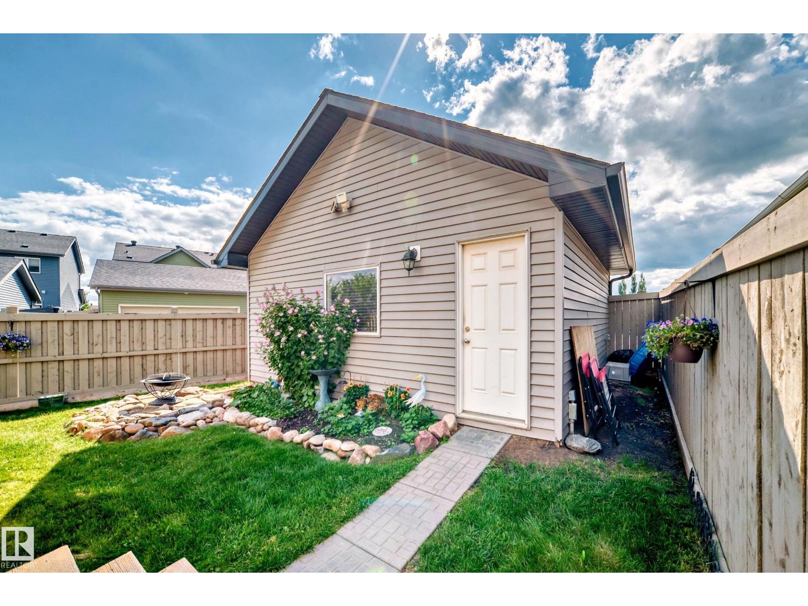 Photo 18 of 8920 218 St Nw, Edmonton AB