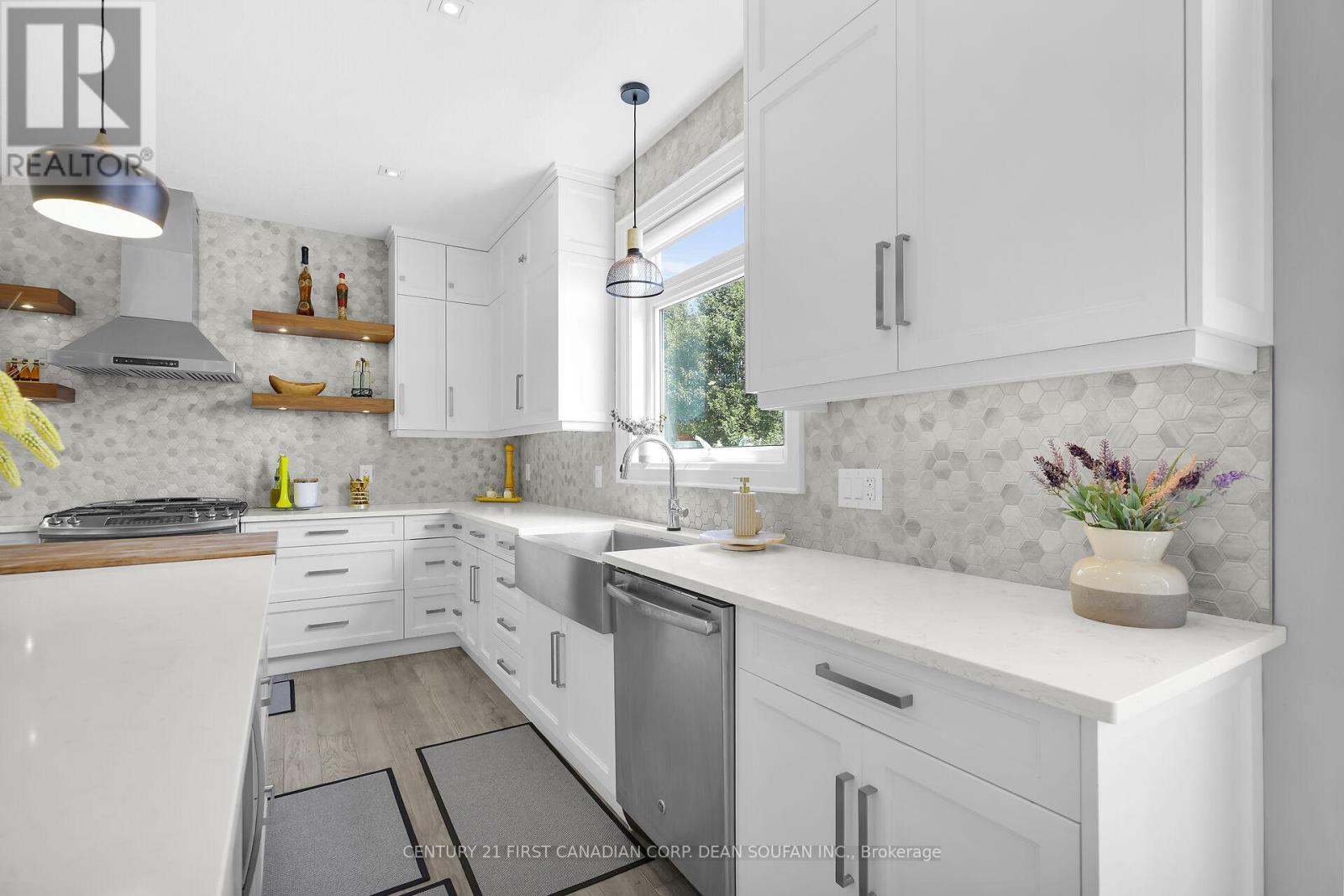 Photo 15 of 405 Darcy Drive, Strathroycaradoc ON
