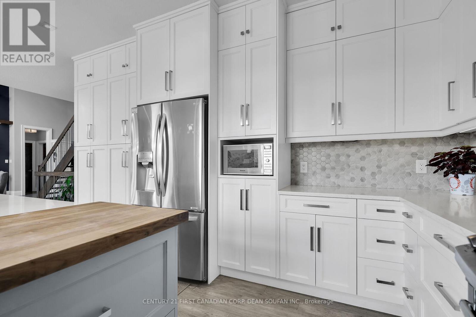 Photo 17 of 405 Darcy Drive, Strathroycaradoc ON