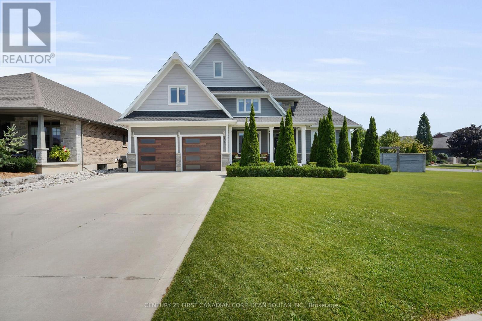 Photo 2 of 405 Darcy Drive, Strathroycaradoc ON