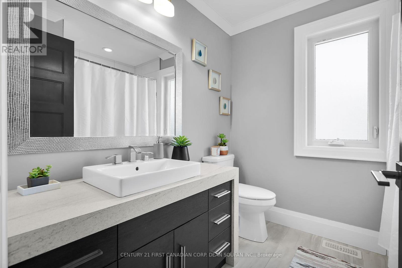 Photo 31 of 405 Darcy Drive, Strathroycaradoc ON