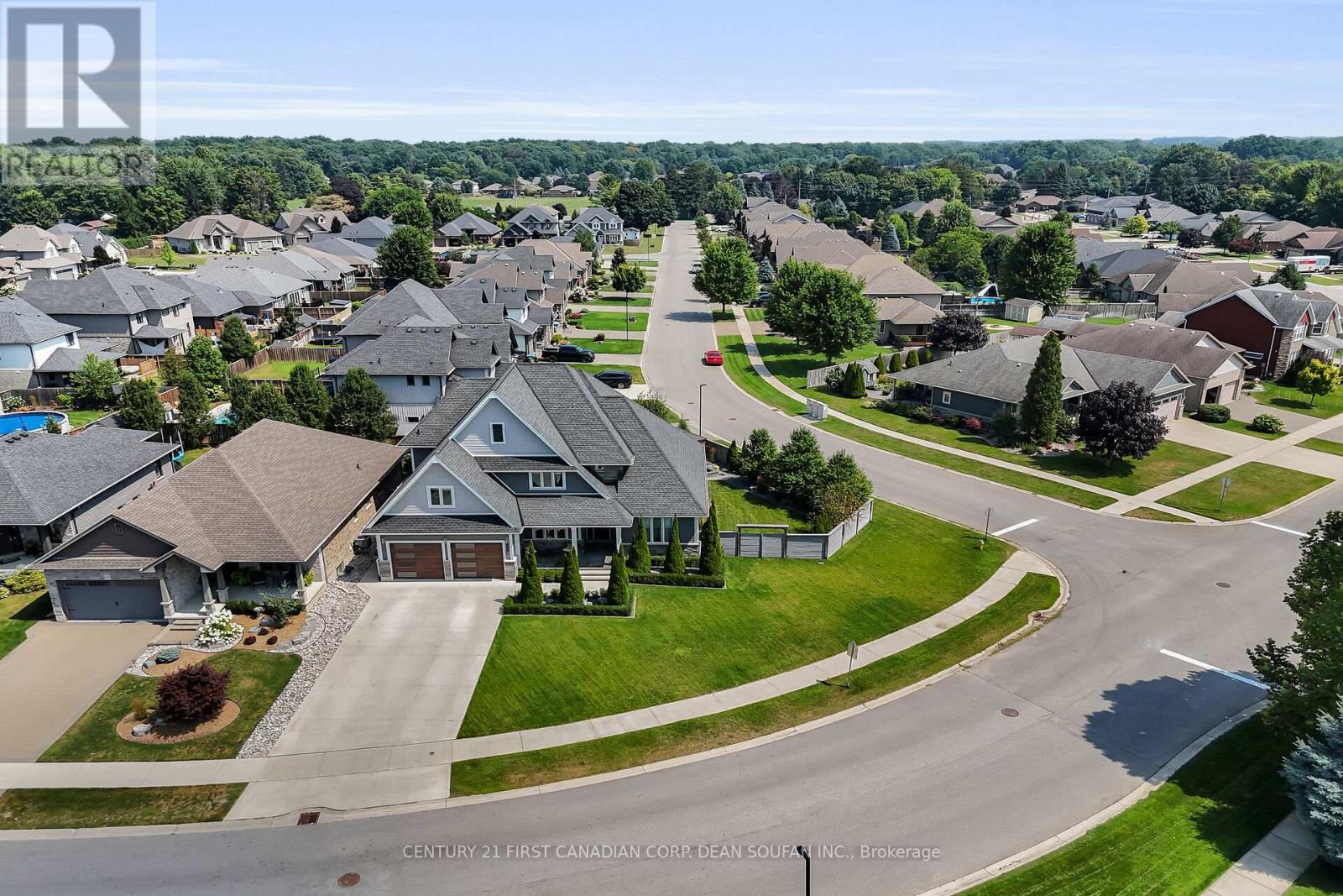 Photo 4 of 405 Darcy Drive, Strathroycaradoc ON