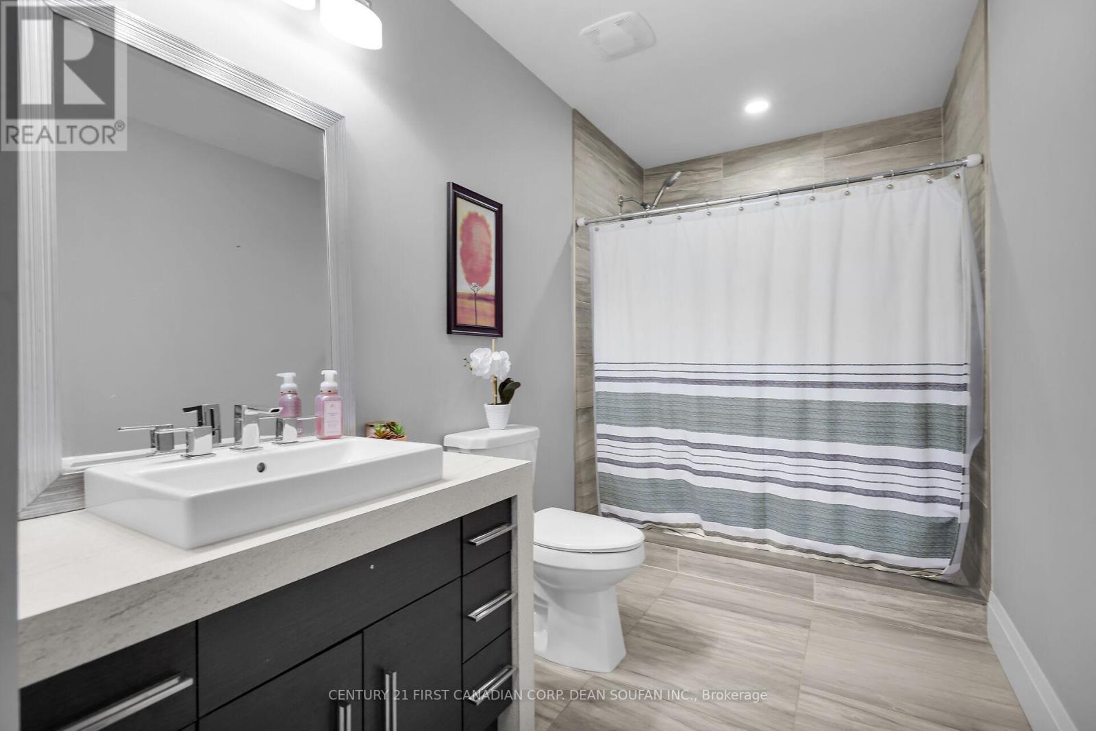 Photo 41 of 405 Darcy Drive, Strathroycaradoc ON