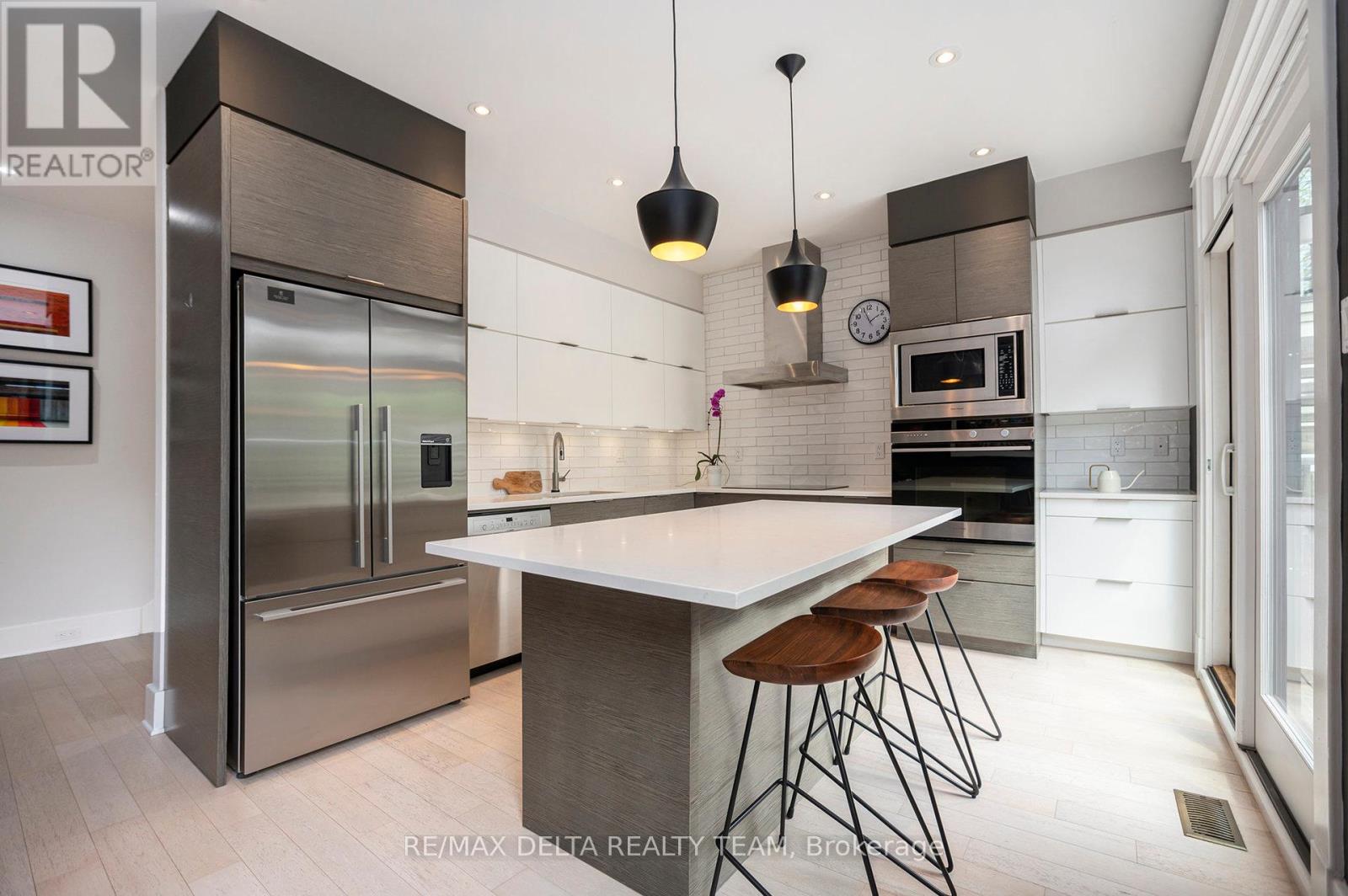 Photo 10 of 44 Renfrew Avenue, Ottawa ON
