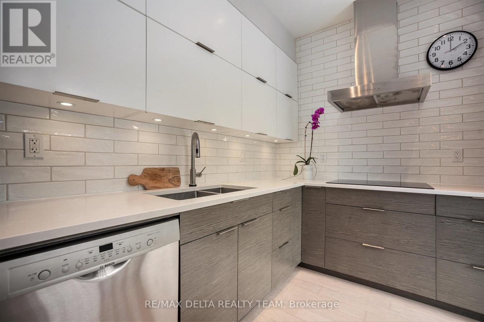 Photo 13 of 44 Renfrew Avenue, Ottawa ON