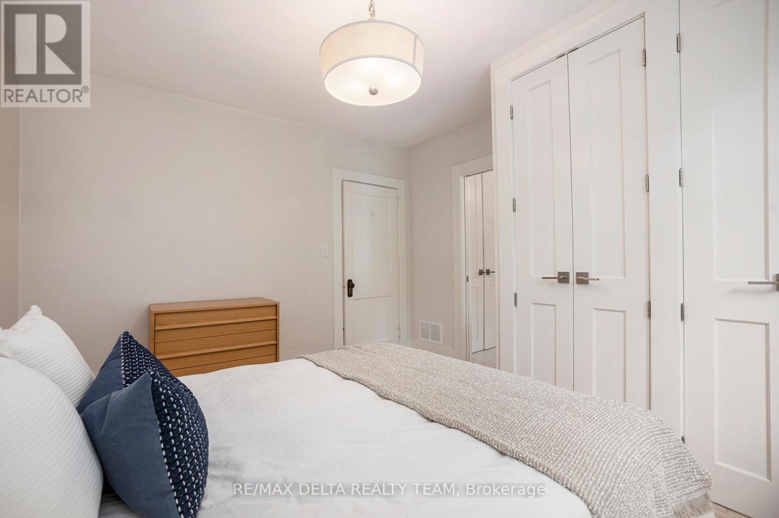 Photo 16 of 44 Renfrew Avenue, Ottawa ON