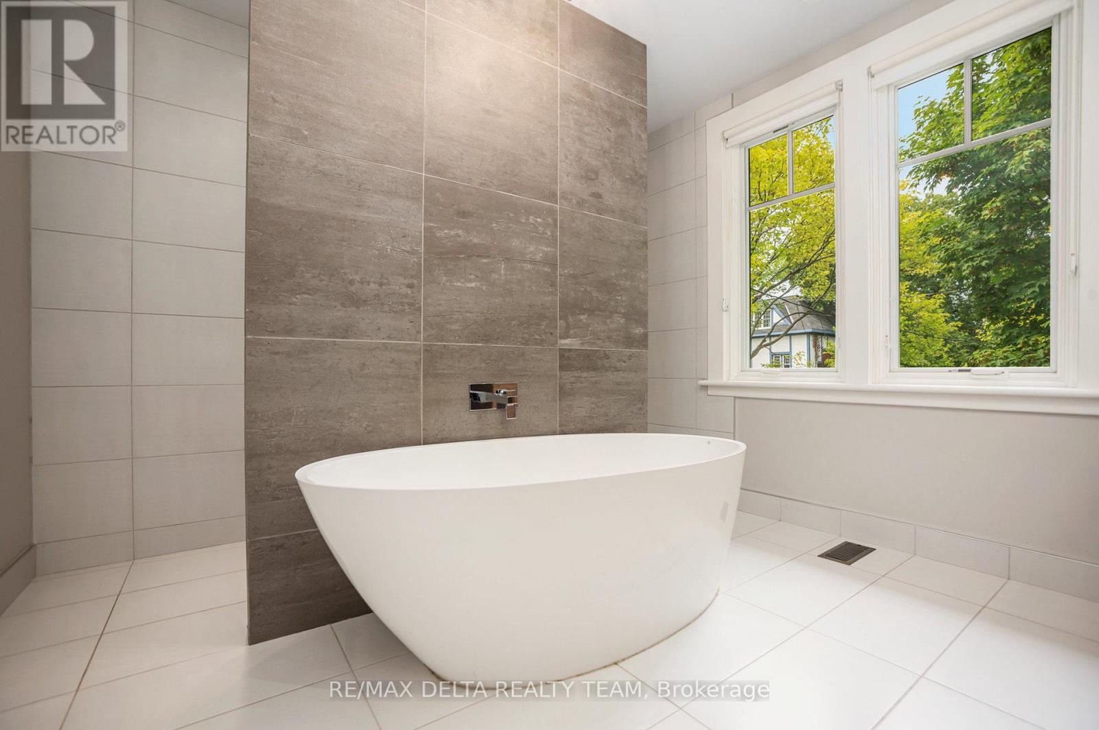 Photo 17 of 44 Renfrew Avenue, Ottawa ON