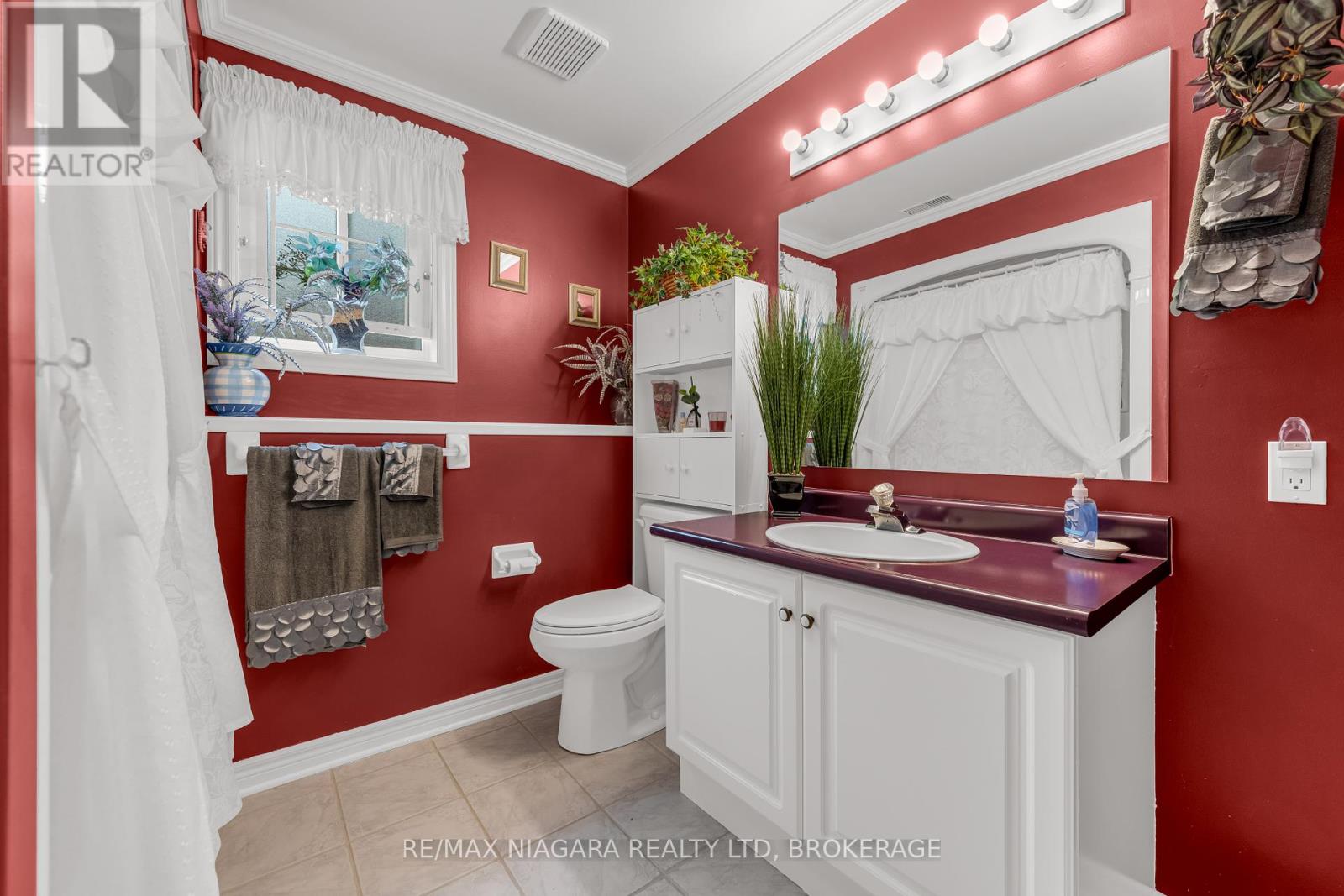 Photo 16 of 629 Daytona Drive, Fort Erie ON