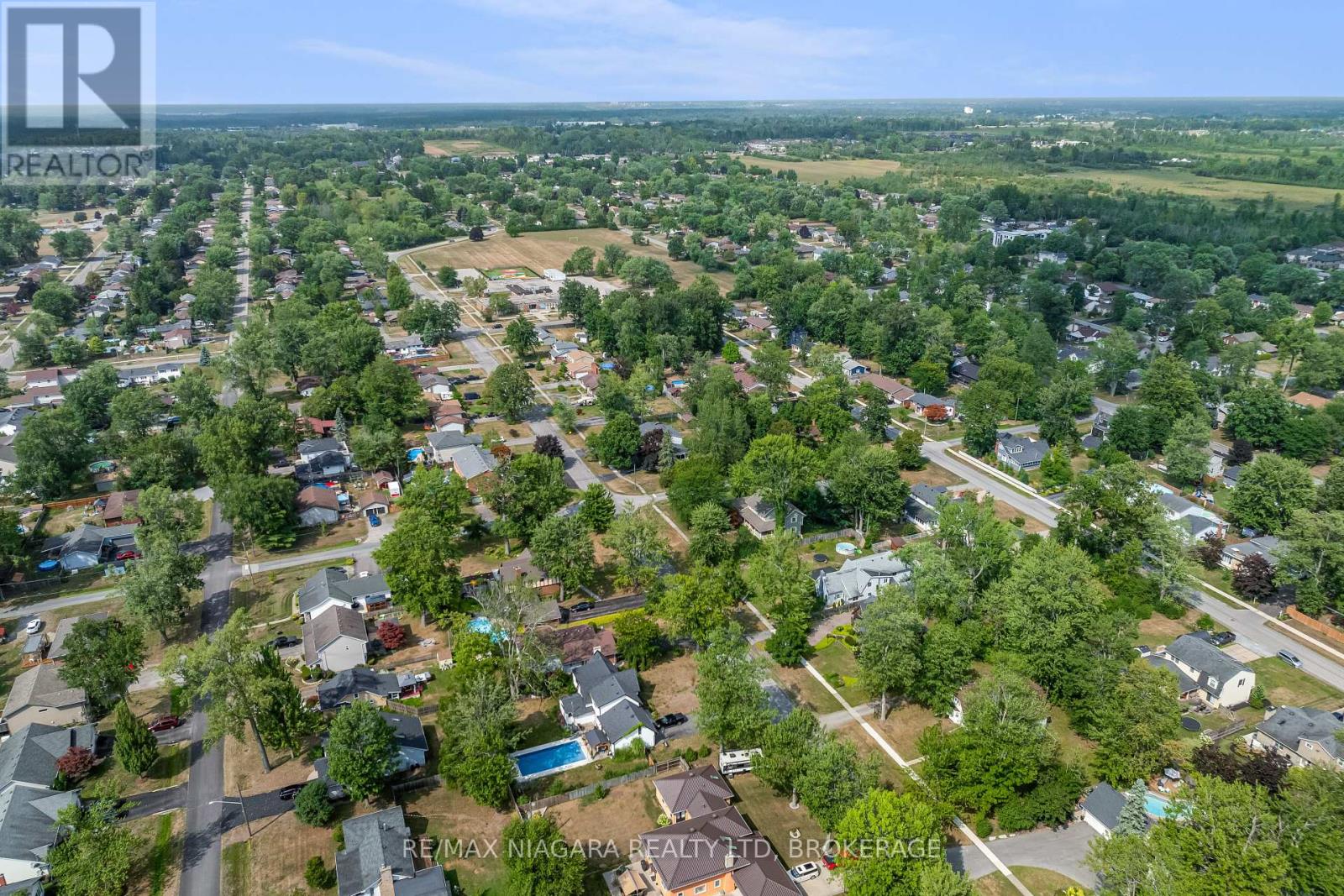 Photo 37 of 629 Daytona Drive, Fort Erie ON