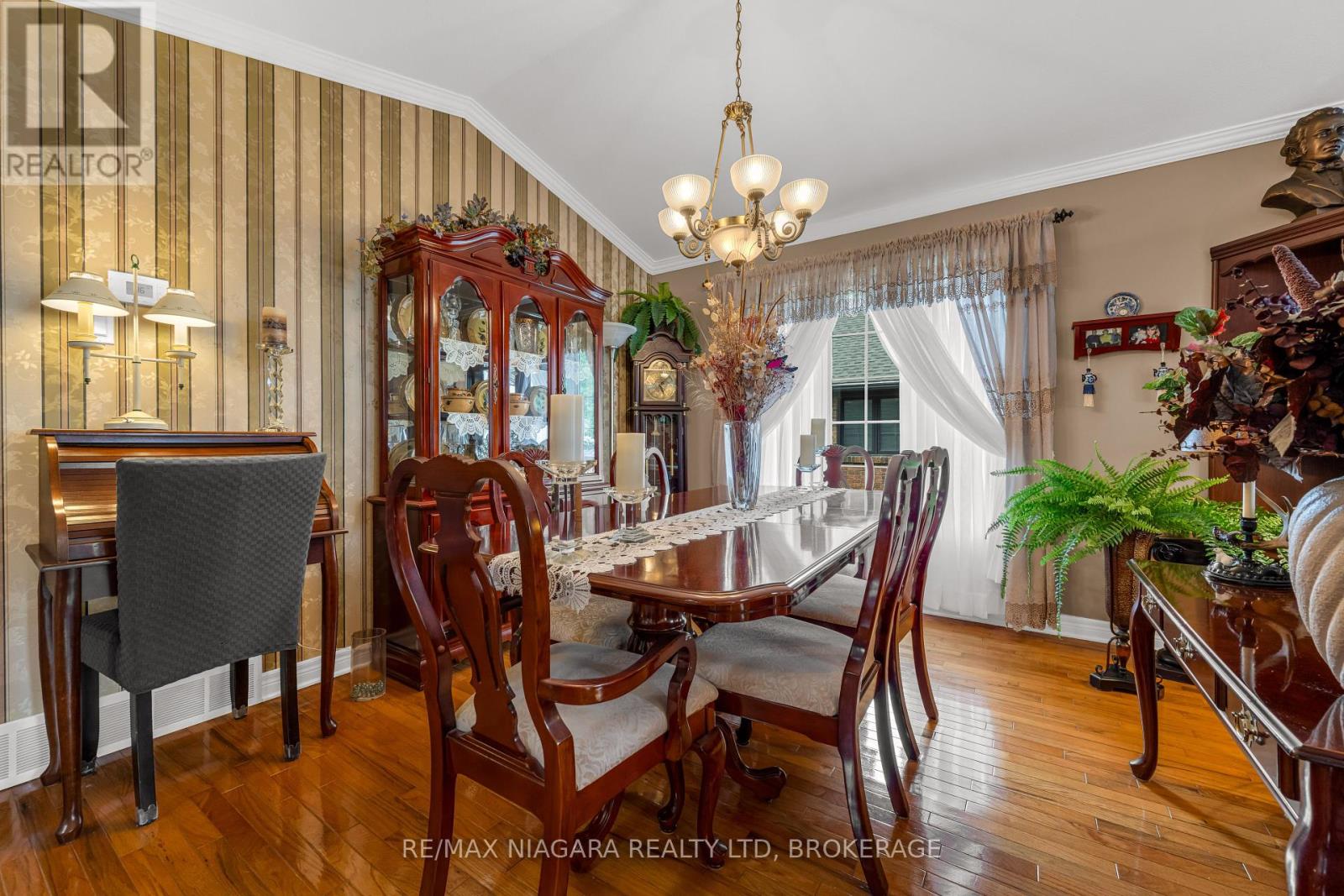 Photo 5 of 629 Daytona Drive, Fort Erie ON