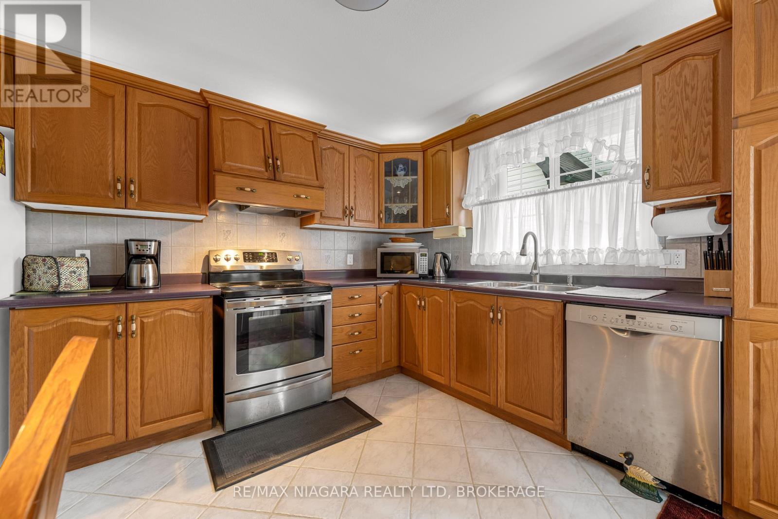 Photo 7 of 629 Daytona Drive, Fort Erie ON