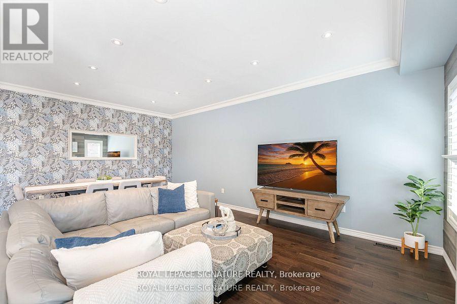 Photo 11 of 3059 Ferguson Drive, Burlington ON