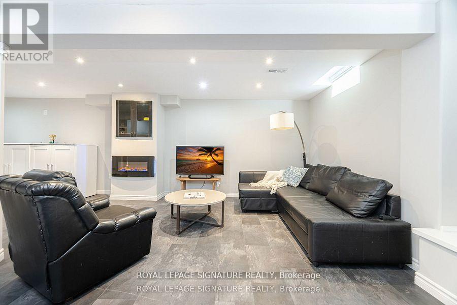 Photo 40 of 3059 Ferguson Drive, Burlington ON