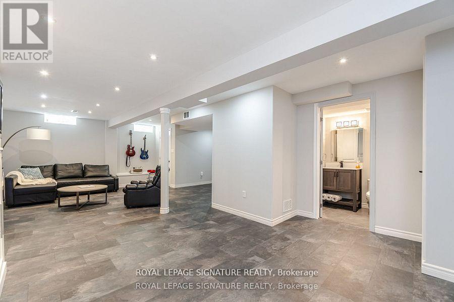 Photo 43 of 3059 Ferguson Drive, Burlington ON