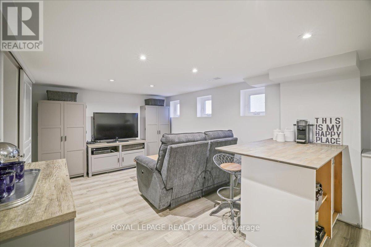 Photo 4 of 1048 Royal York Road, Toronto ON