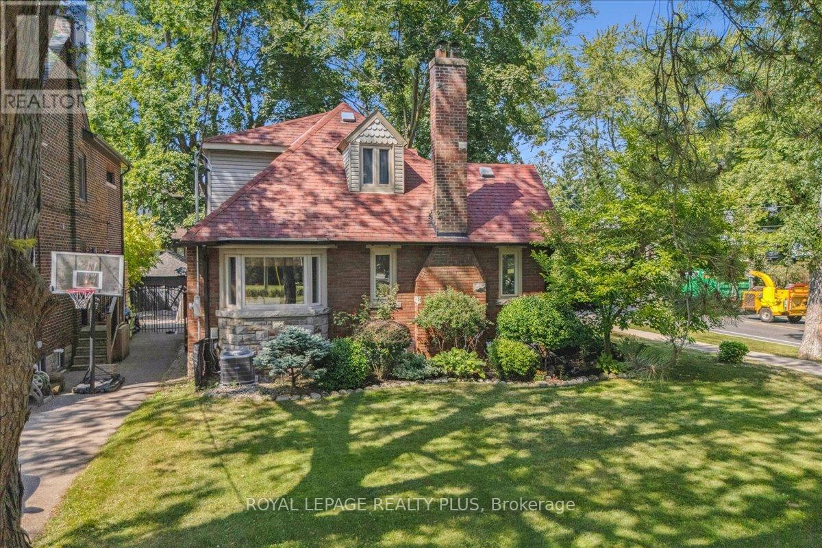 Photo 18 of 1048 Royal York Road, Toronto ON