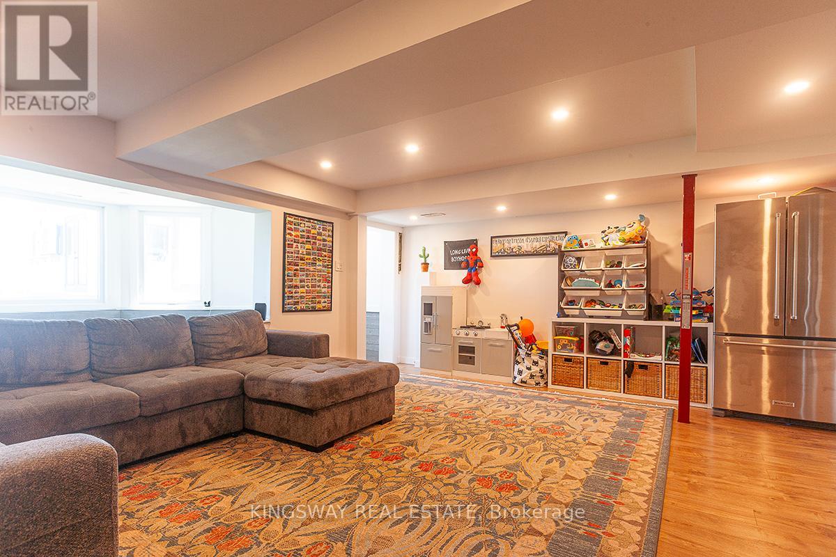 Photo 17 of 510 Richey Crescent, Mississauga ON