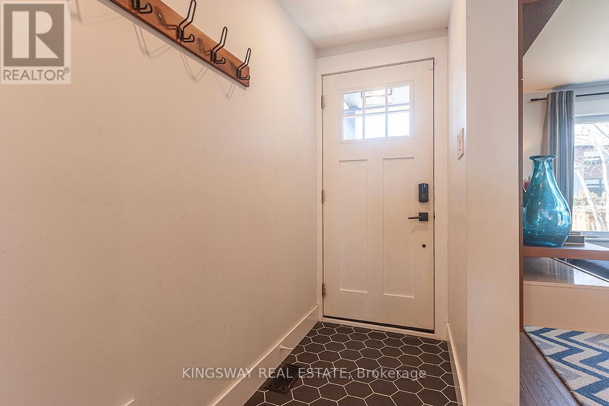 Photo 3 of 510 Richey Crescent, Mississauga ON