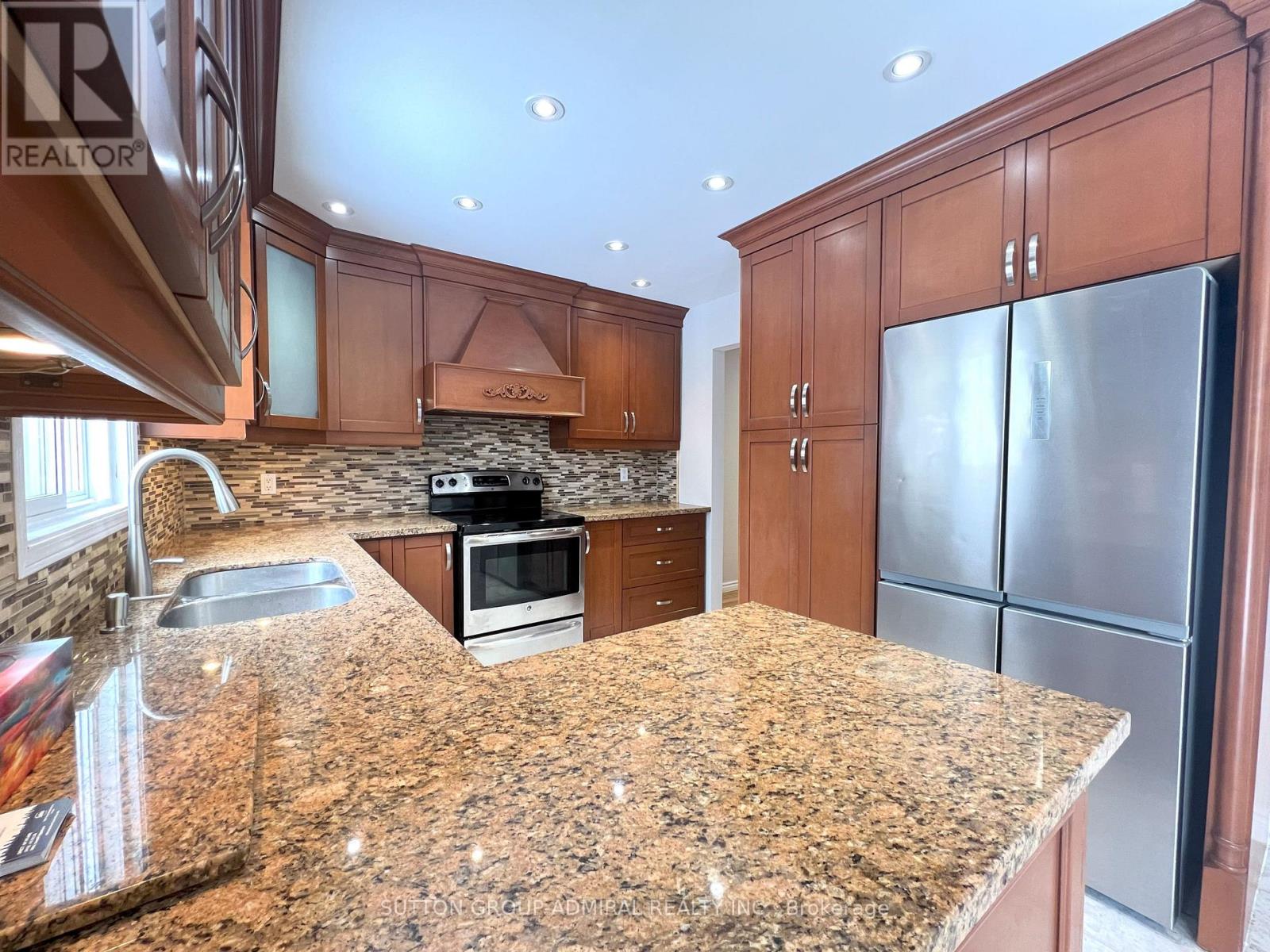 Photo 13 of 99 Castlehill Road, Brampton ON