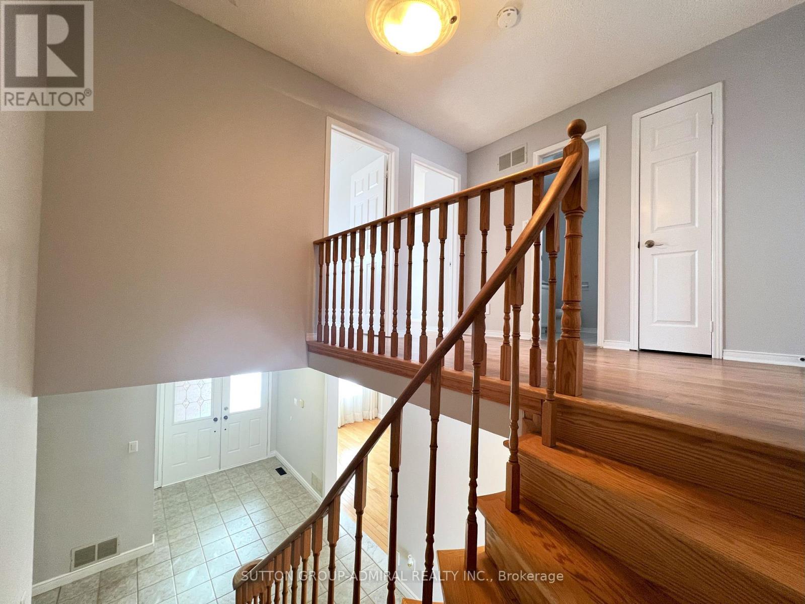 Photo 17 of 99 Castlehill Road, Brampton ON