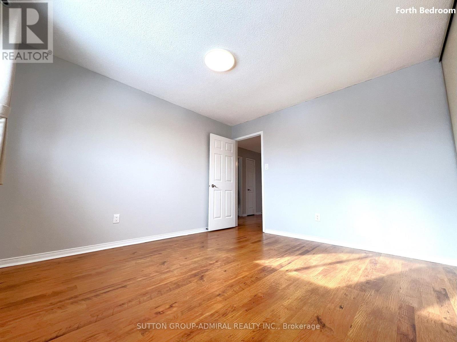 Photo 32 of 99 Castlehill Road, Brampton ON