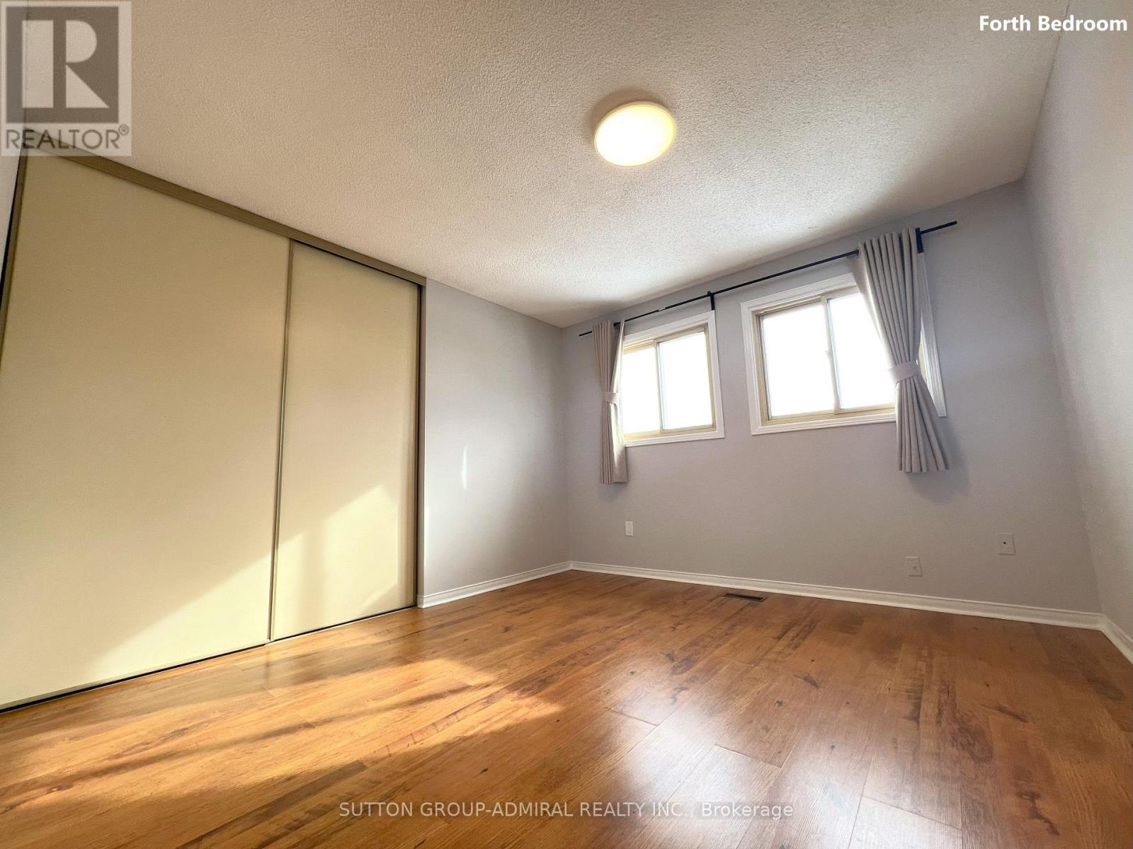 Photo 33 of 99 Castlehill Road, Brampton ON
