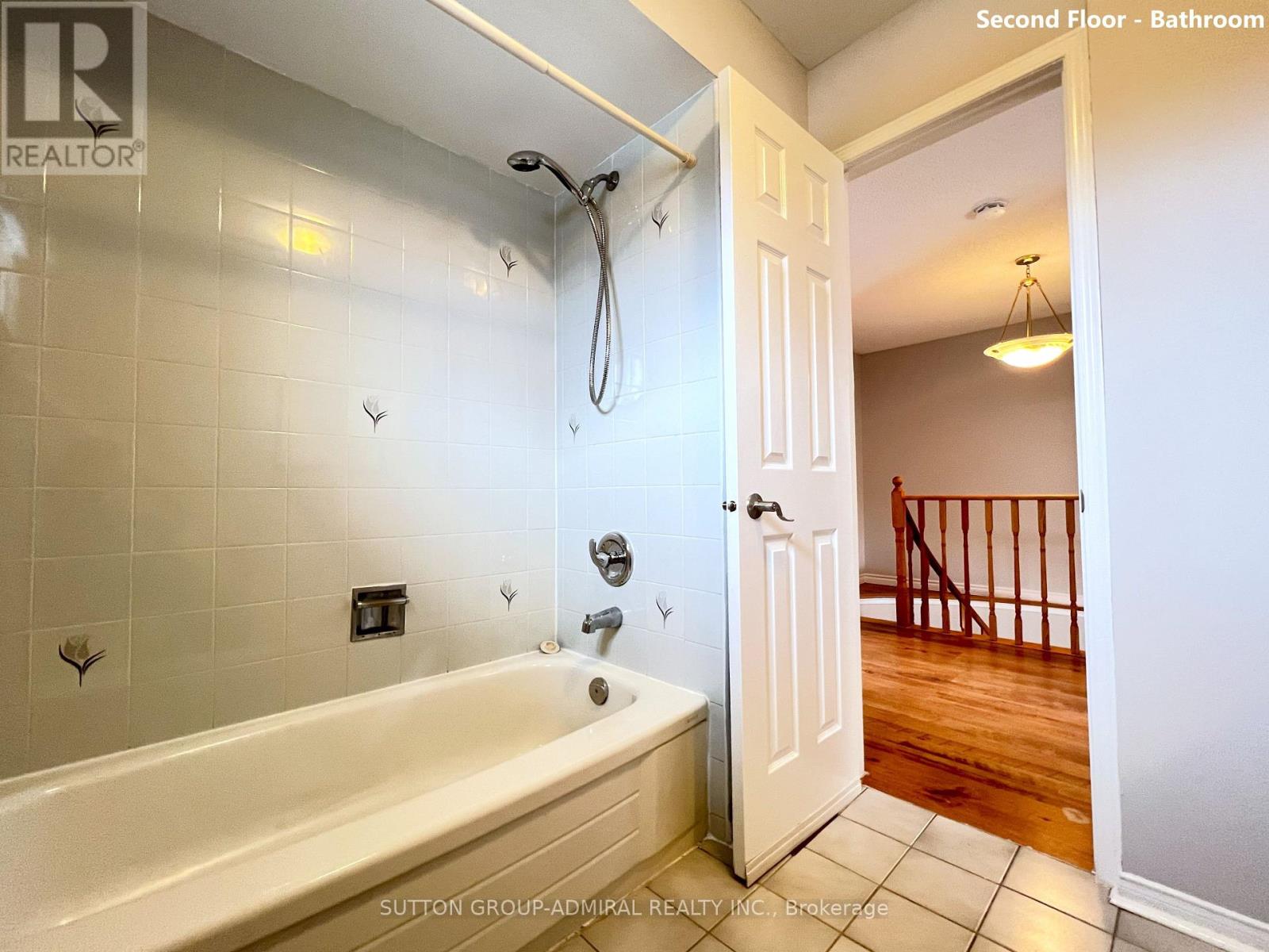 Photo 35 of 99 Castlehill Road, Brampton ON