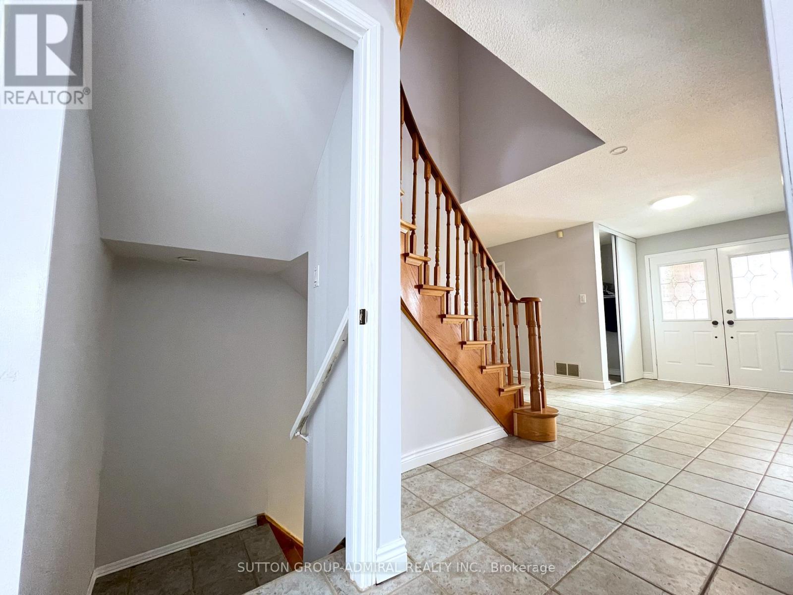 Photo 36 of 99 Castlehill Road, Brampton ON
