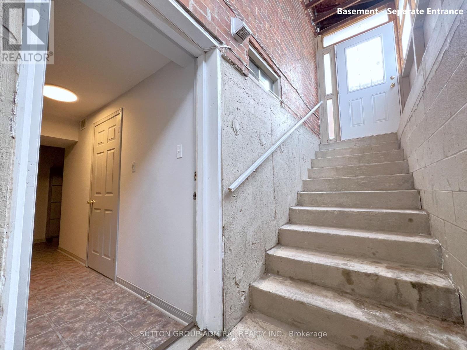 Photo 38 of 99 Castlehill Road, Brampton ON