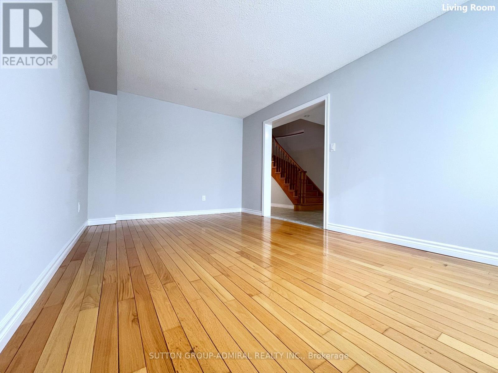 Photo 4 of 99 Castlehill Road, Brampton ON